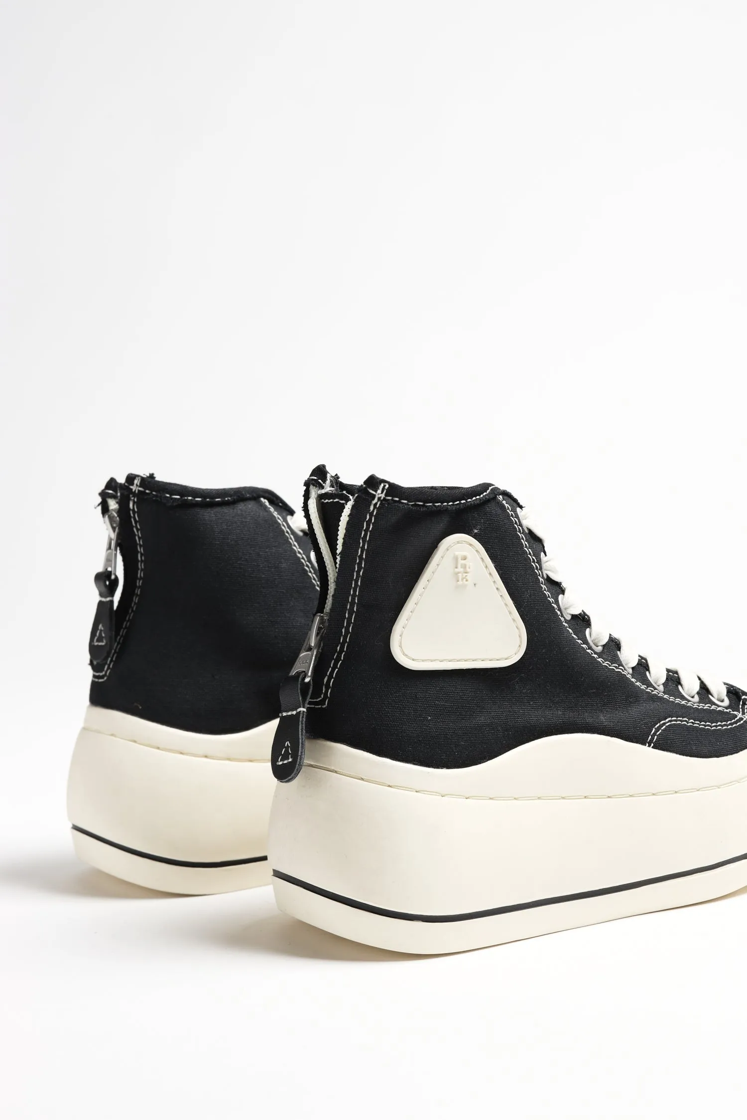 High Top Sneaker in Schwarz