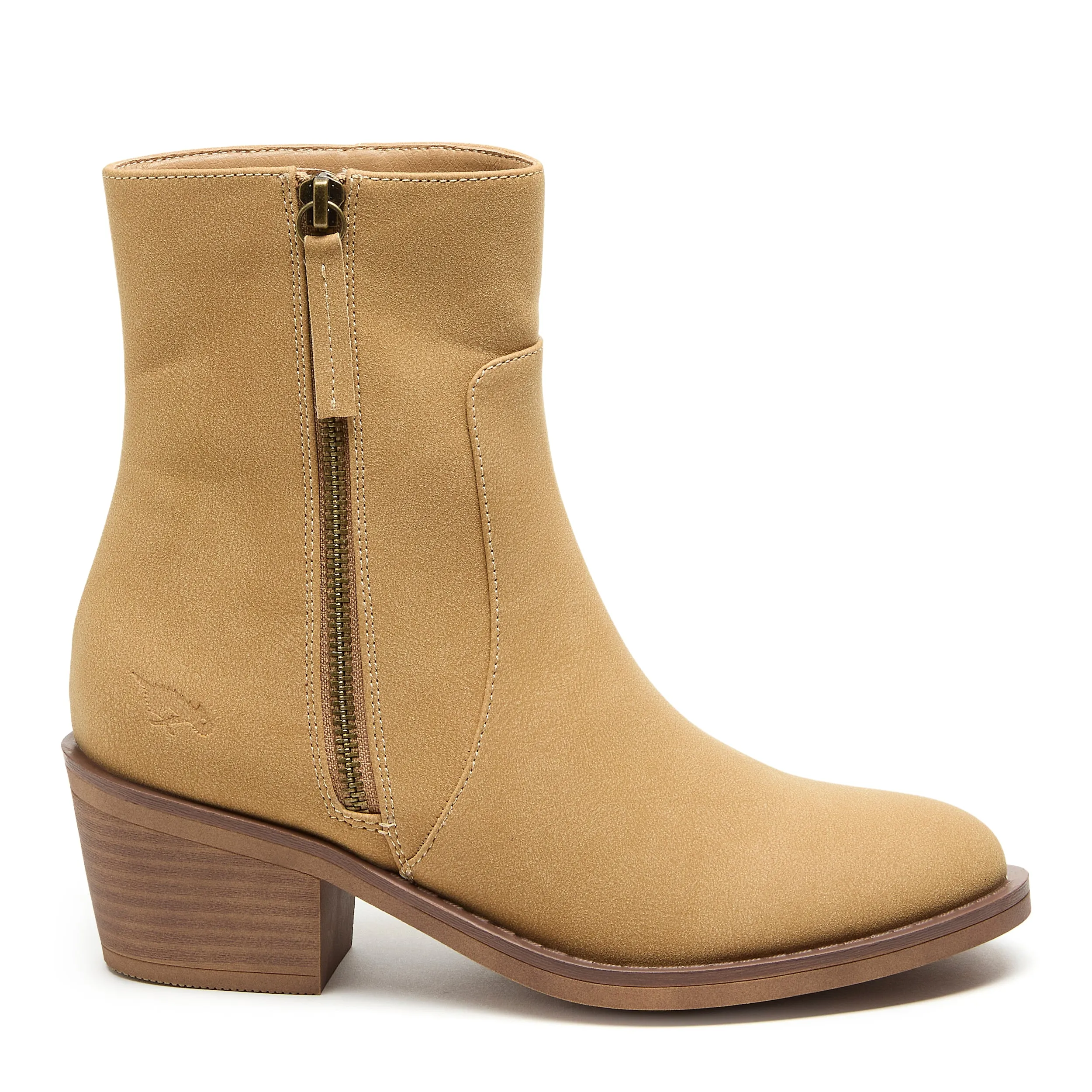 Stylish Camel Leather Boots for the Modern Wanderer