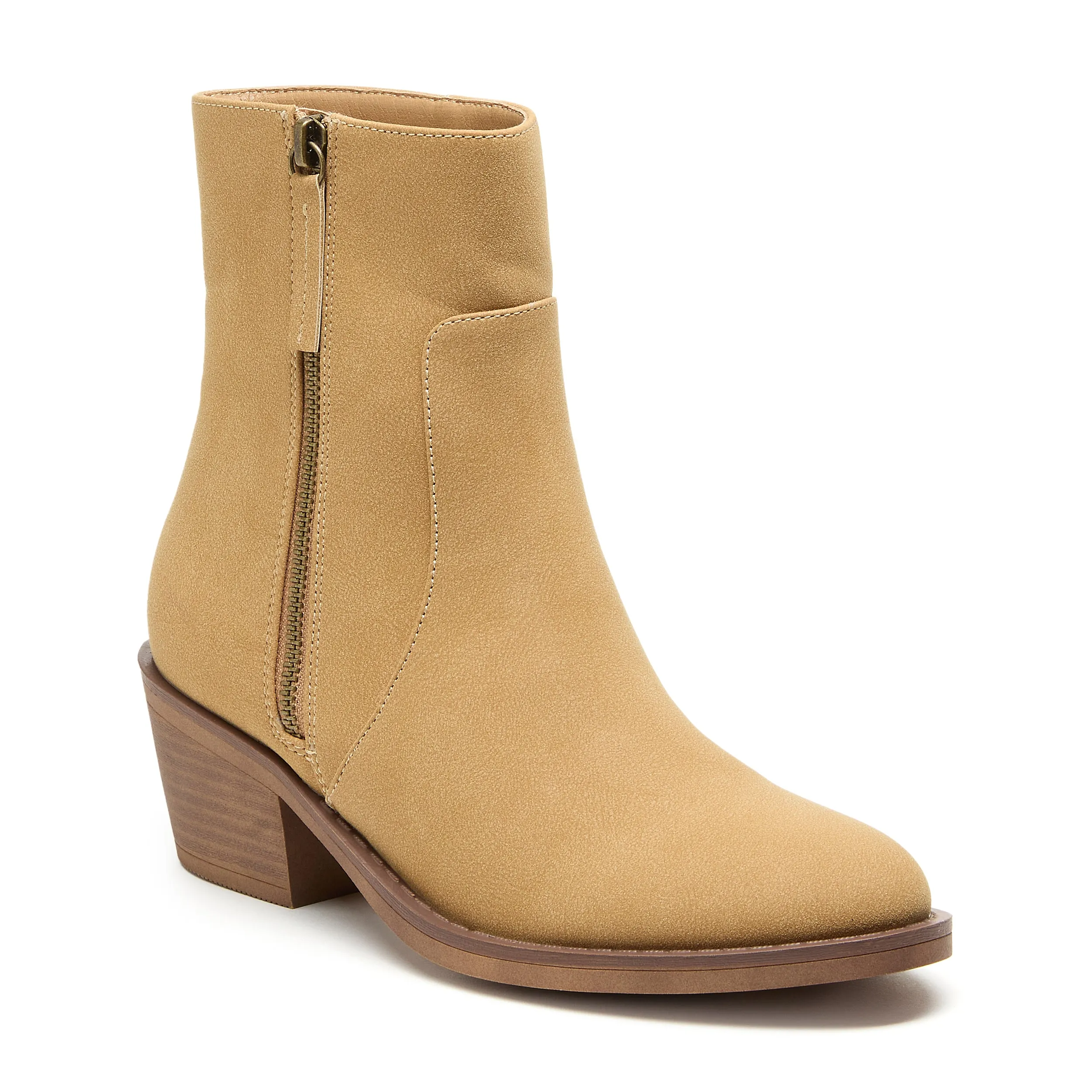 Stylish Camel Leather Boots for the Modern Wanderer