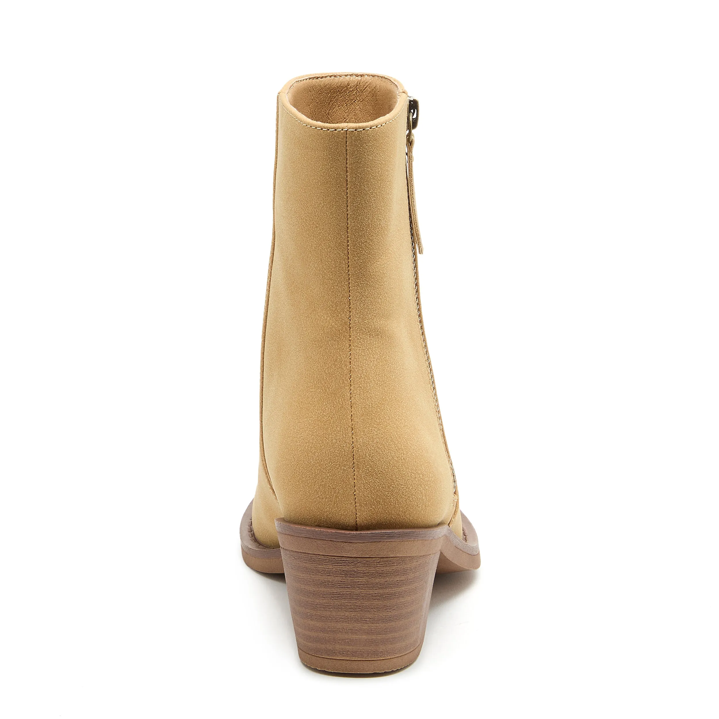 Stylish Camel Leather Boots for the Modern Wanderer